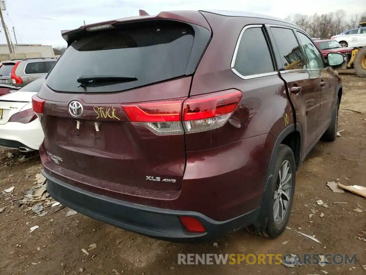 4 Photograph of a damaged car 5TDJZRFH2KS991150 TOYOTA HIGHLANDER 2019