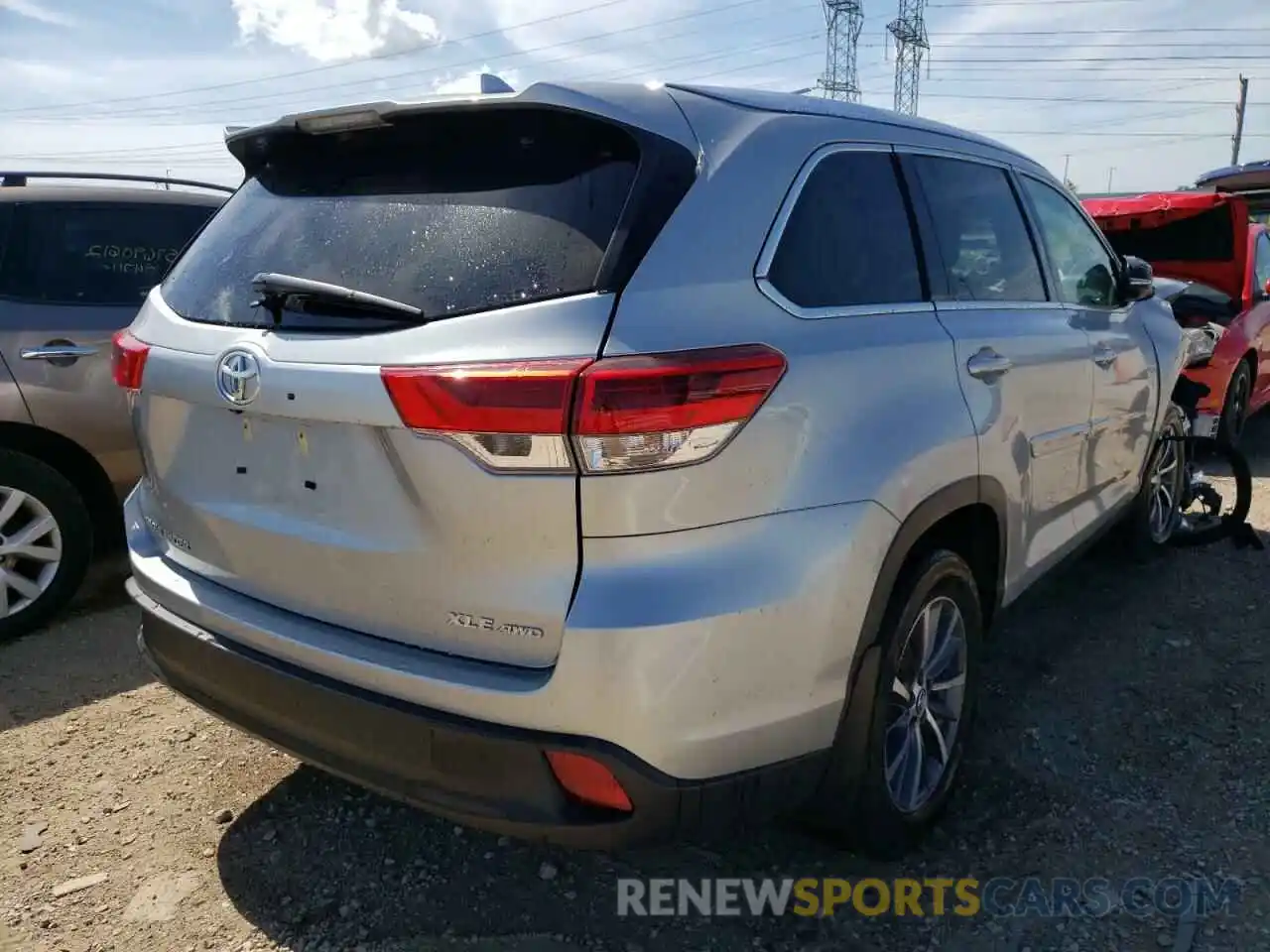 4 Photograph of a damaged car 5TDJZRFH2KS998678 TOYOTA HIGHLANDER 2019