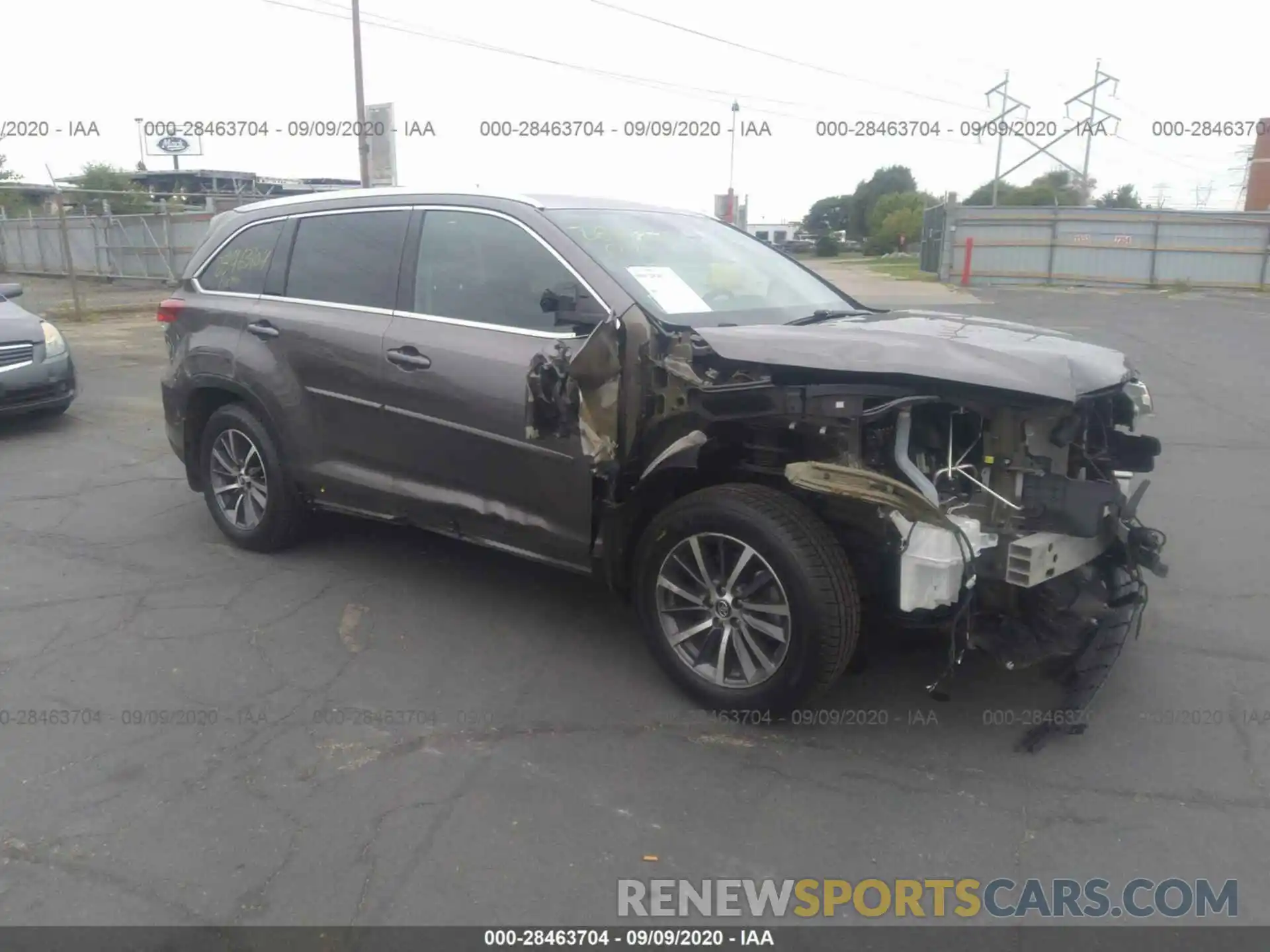 1 Photograph of a damaged car 5TDJZRFH3KS568089 TOYOTA HIGHLANDER 2019