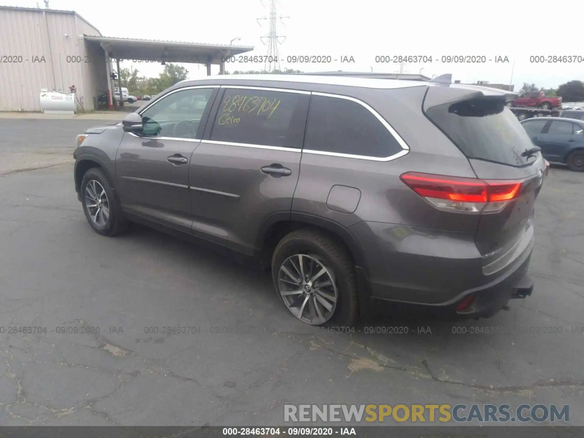 3 Photograph of a damaged car 5TDJZRFH3KS568089 TOYOTA HIGHLANDER 2019