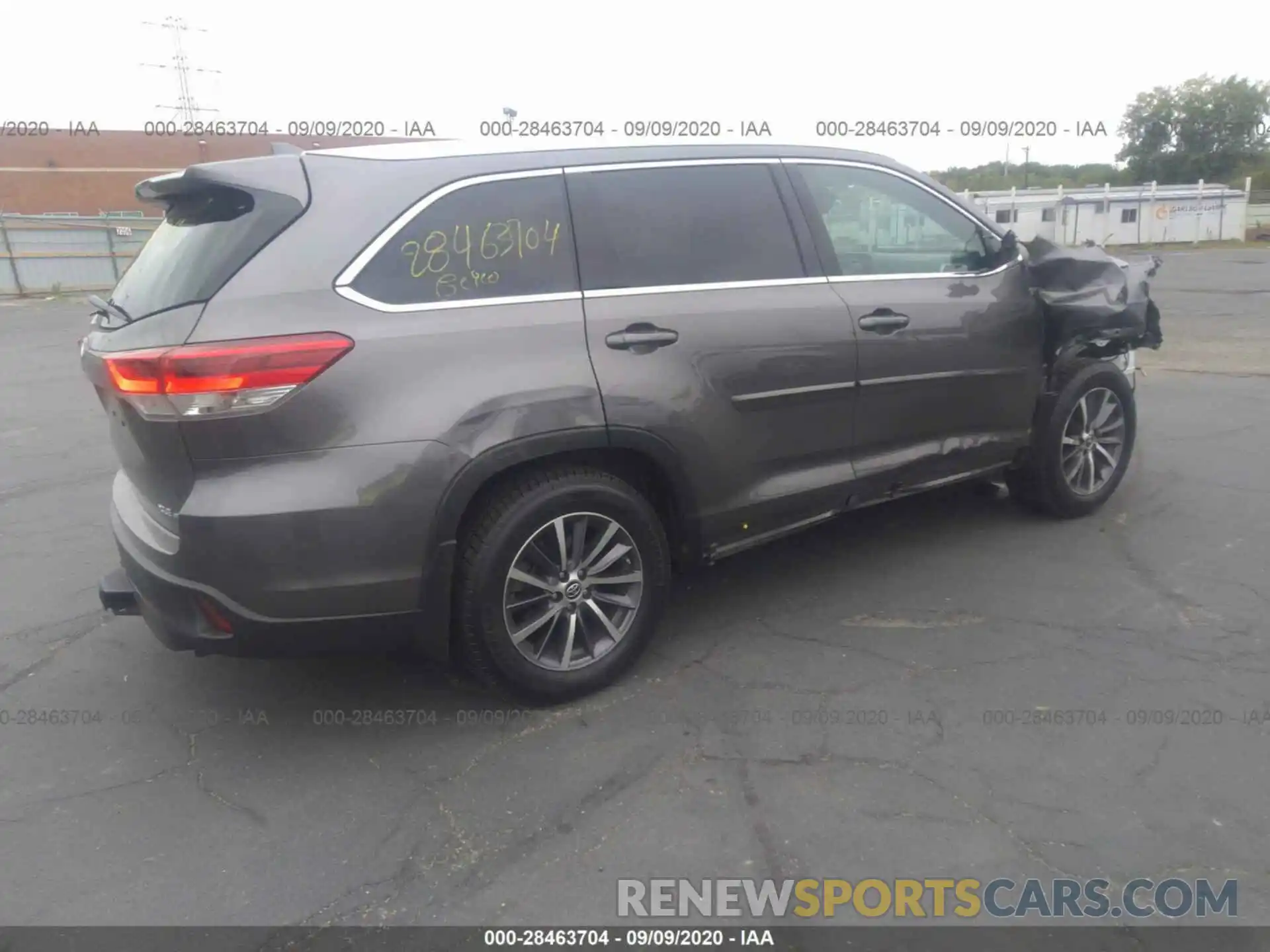 4 Photograph of a damaged car 5TDJZRFH3KS568089 TOYOTA HIGHLANDER 2019