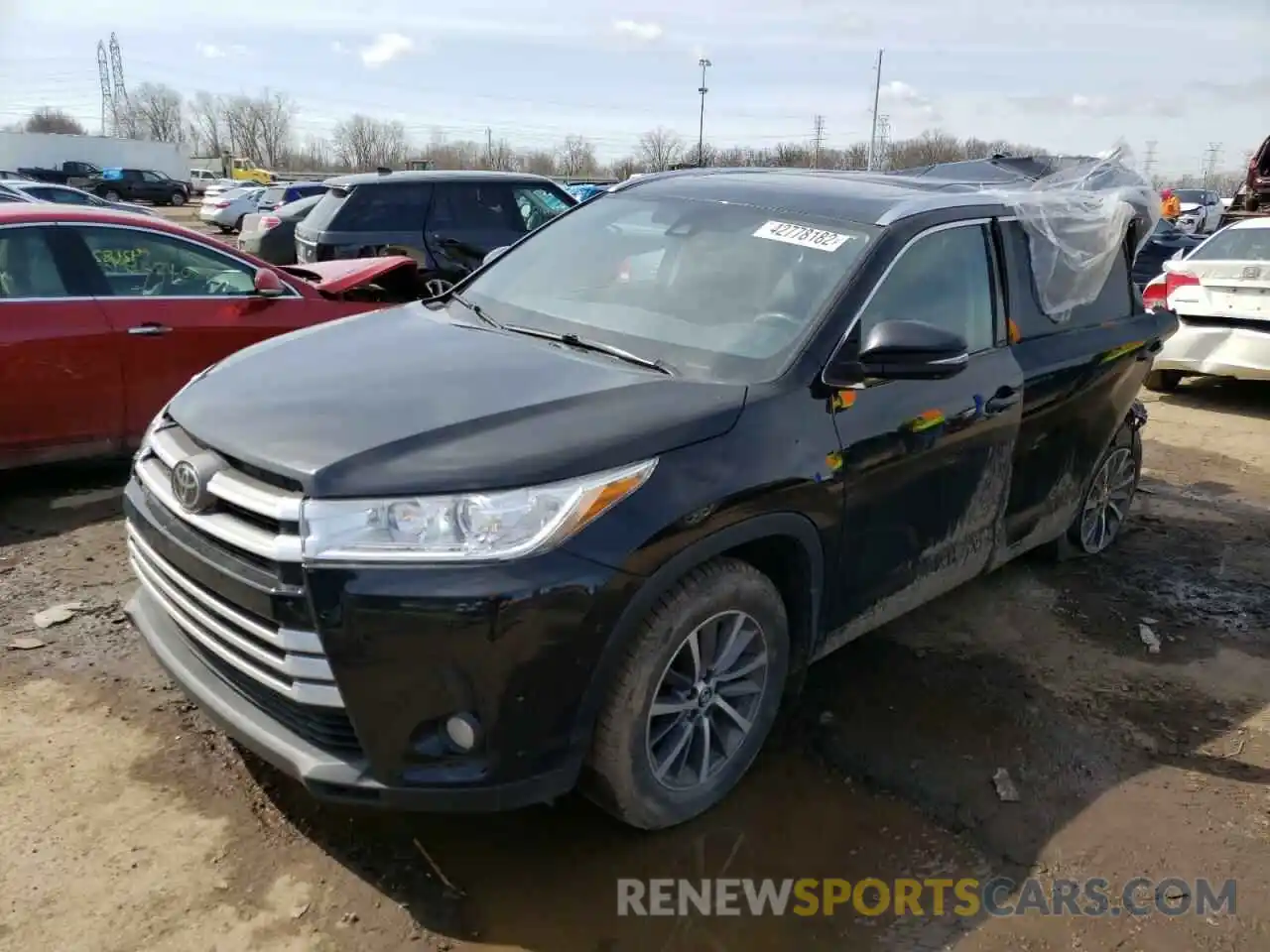 2 Photograph of a damaged car 5TDJZRFH3KS569615 TOYOTA HIGHLANDER 2019