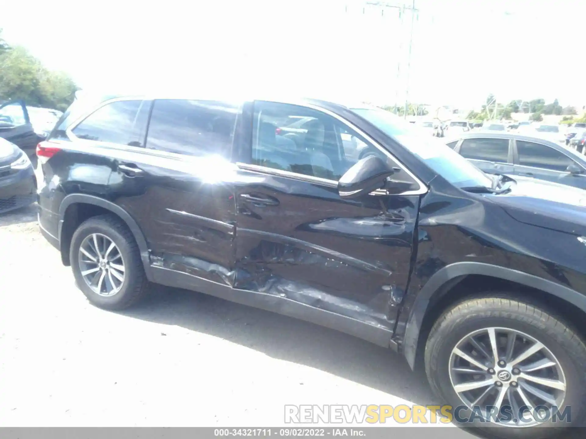 6 Photograph of a damaged car 5TDJZRFH3KS573292 TOYOTA HIGHLANDER 2019