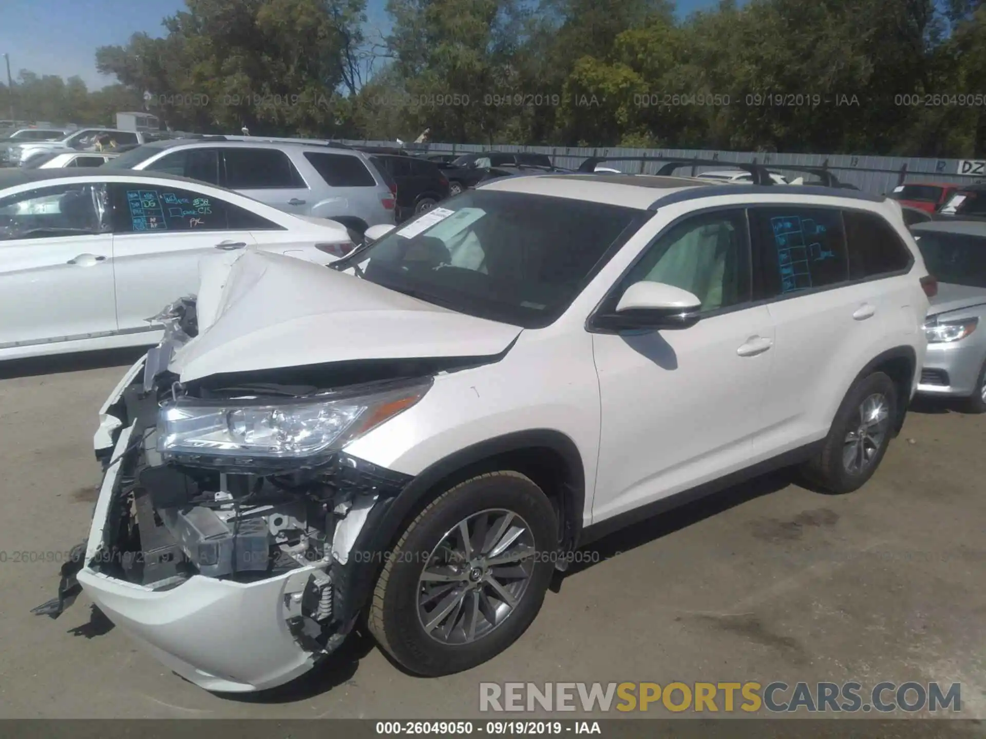 2 Photograph of a damaged car 5TDJZRFH3KS575463 TOYOTA HIGHLANDER 2019