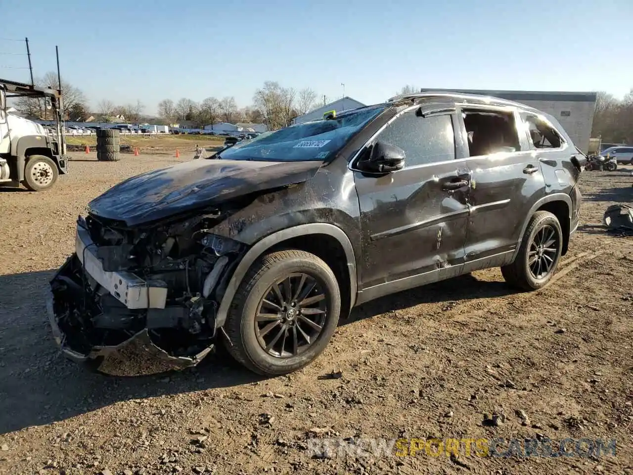 1 Photograph of a damaged car 5TDJZRFH3KS576337 TOYOTA HIGHLANDER 2019