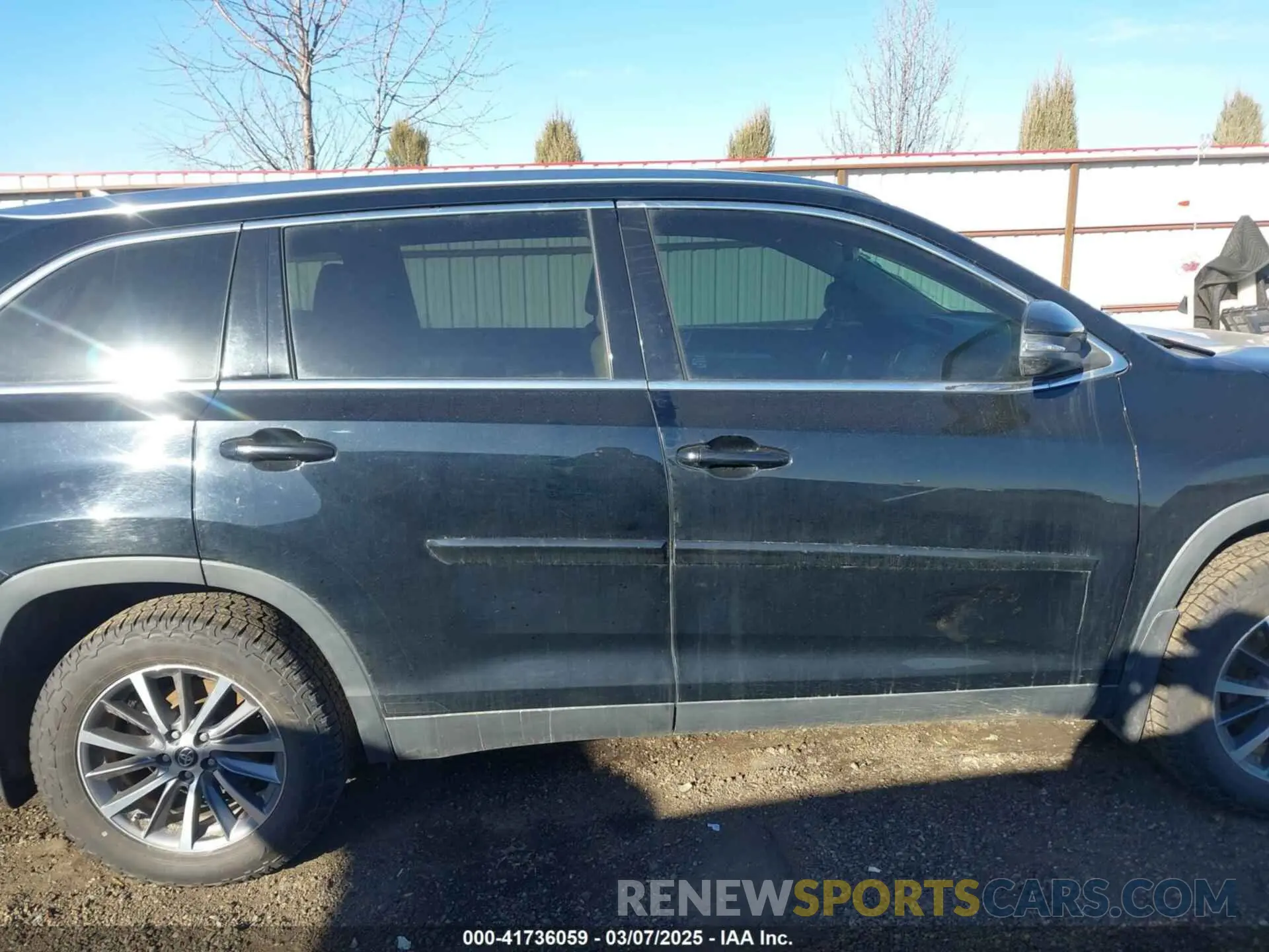 13 Photograph of a damaged car 5TDJZRFH3KS580338 TOYOTA HIGHLANDER 2019