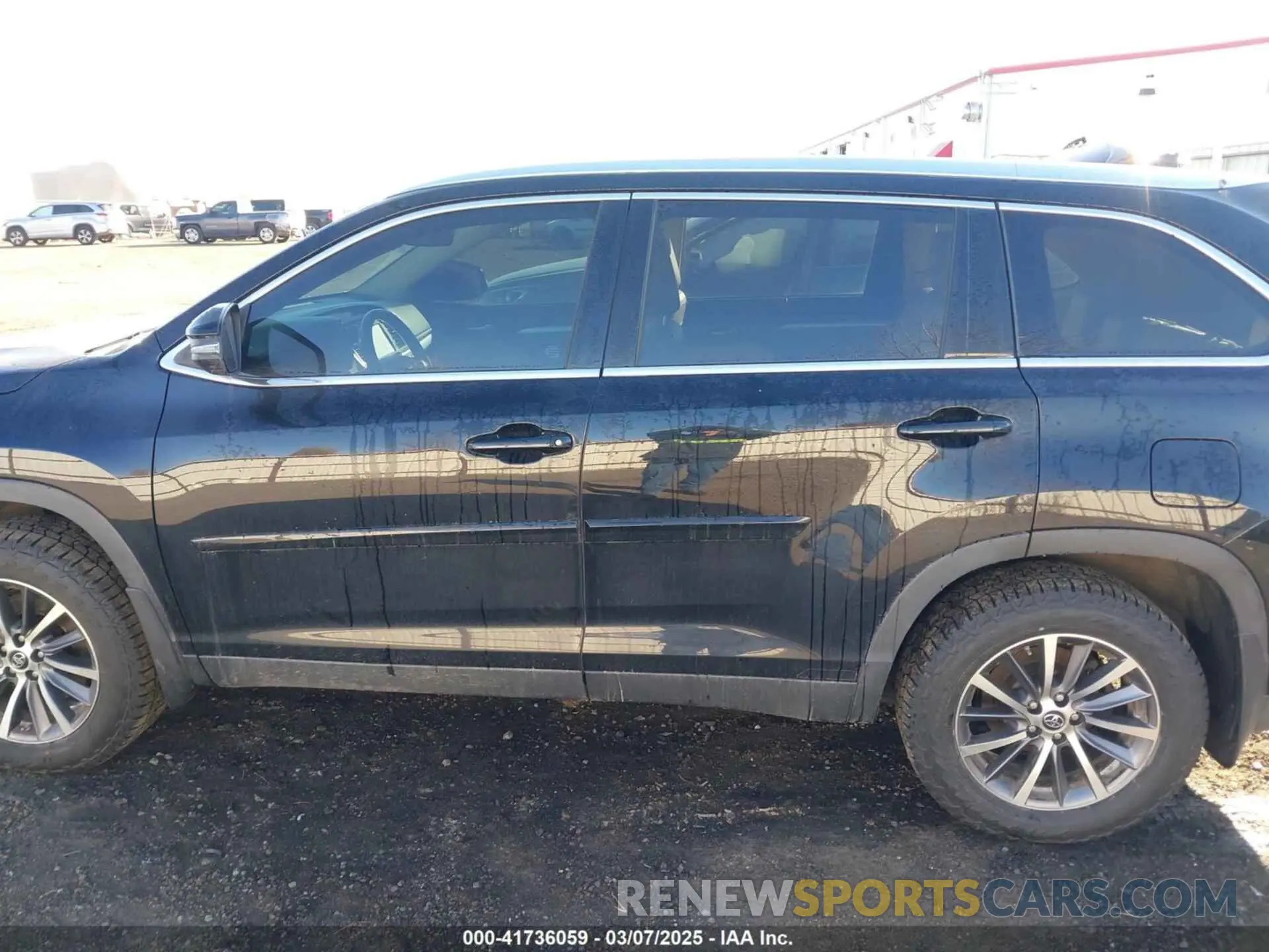 14 Photograph of a damaged car 5TDJZRFH3KS580338 TOYOTA HIGHLANDER 2019