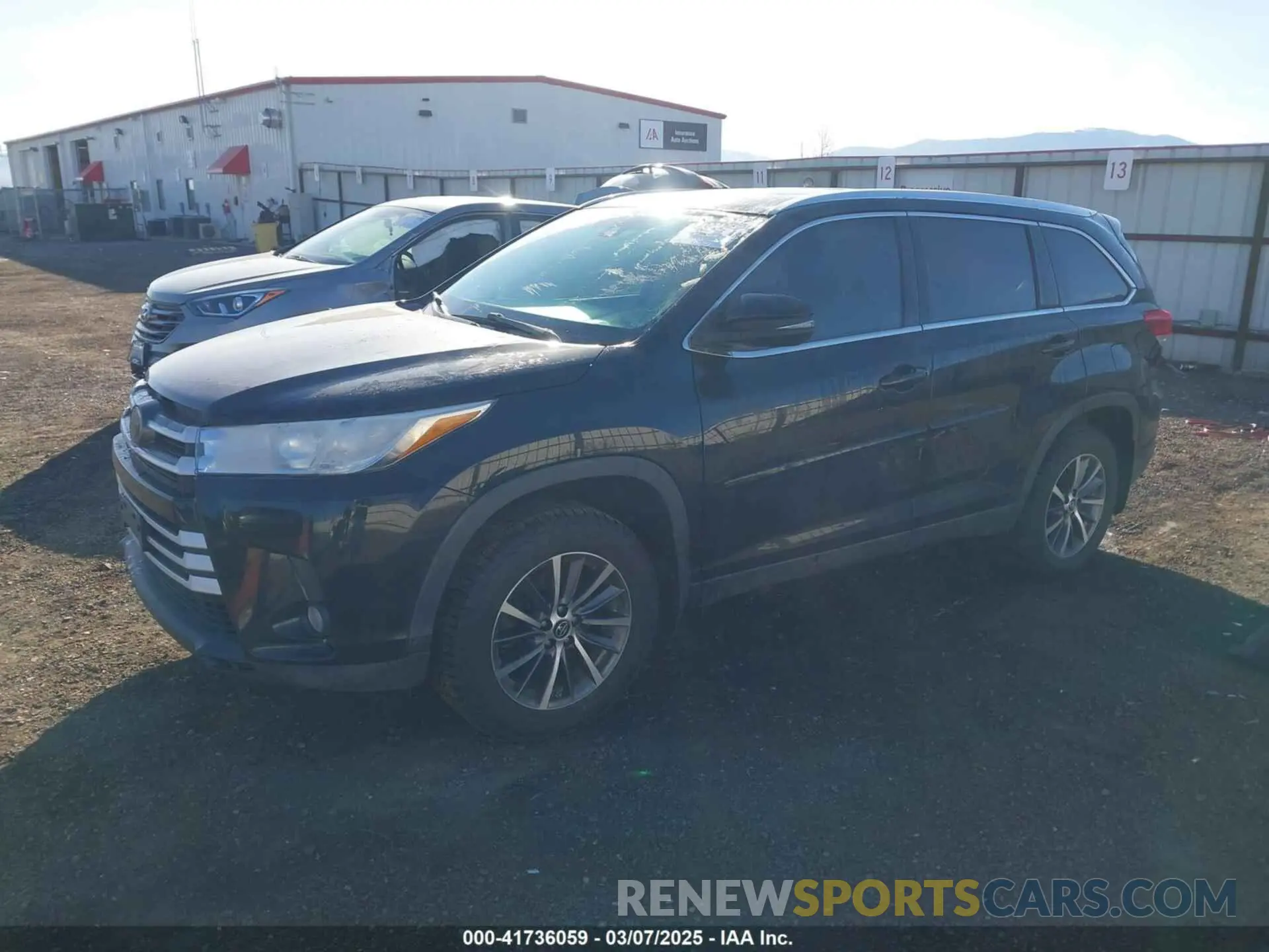 2 Photograph of a damaged car 5TDJZRFH3KS580338 TOYOTA HIGHLANDER 2019