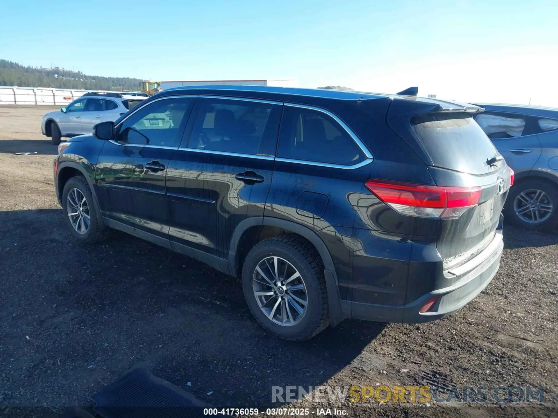 3 Photograph of a damaged car 5TDJZRFH3KS580338 TOYOTA HIGHLANDER 2019