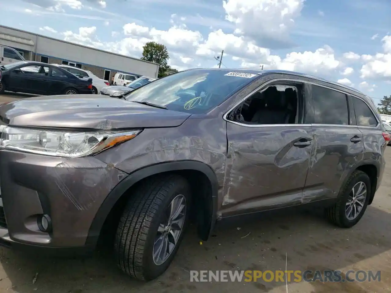 9 Photograph of a damaged car 5TDJZRFH3KS580498 TOYOTA HIGHLANDER 2019