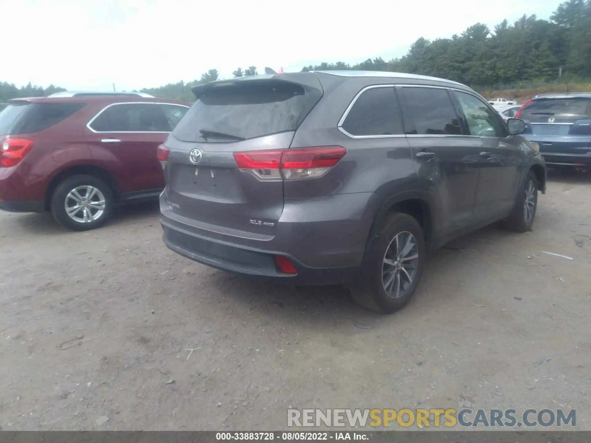 4 Photograph of a damaged car 5TDJZRFH3KS581019 TOYOTA HIGHLANDER 2019