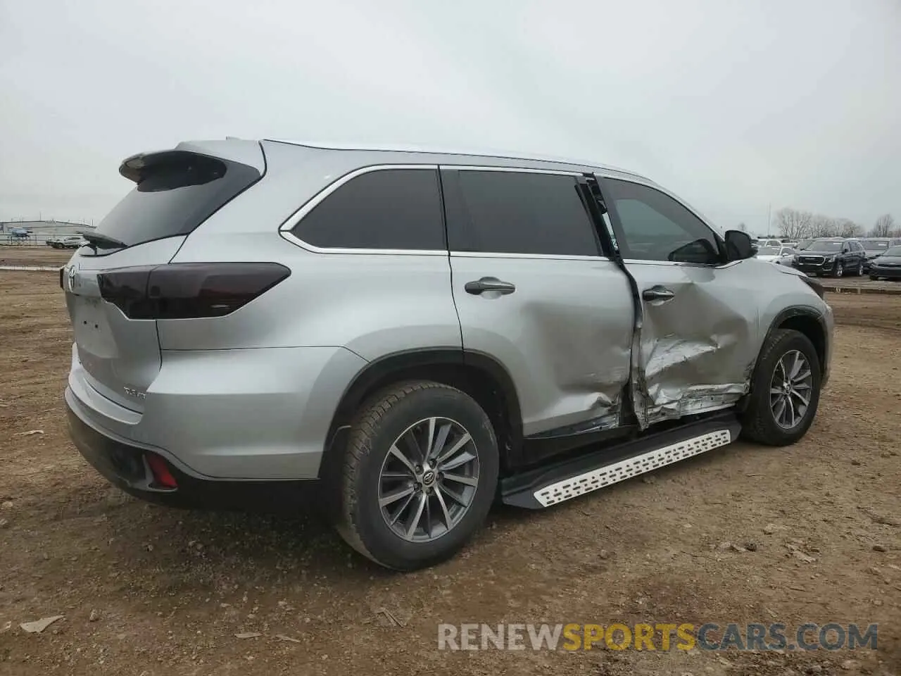 3 Photograph of a damaged car 5TDJZRFH3KS583465 TOYOTA HIGHLANDER 2019