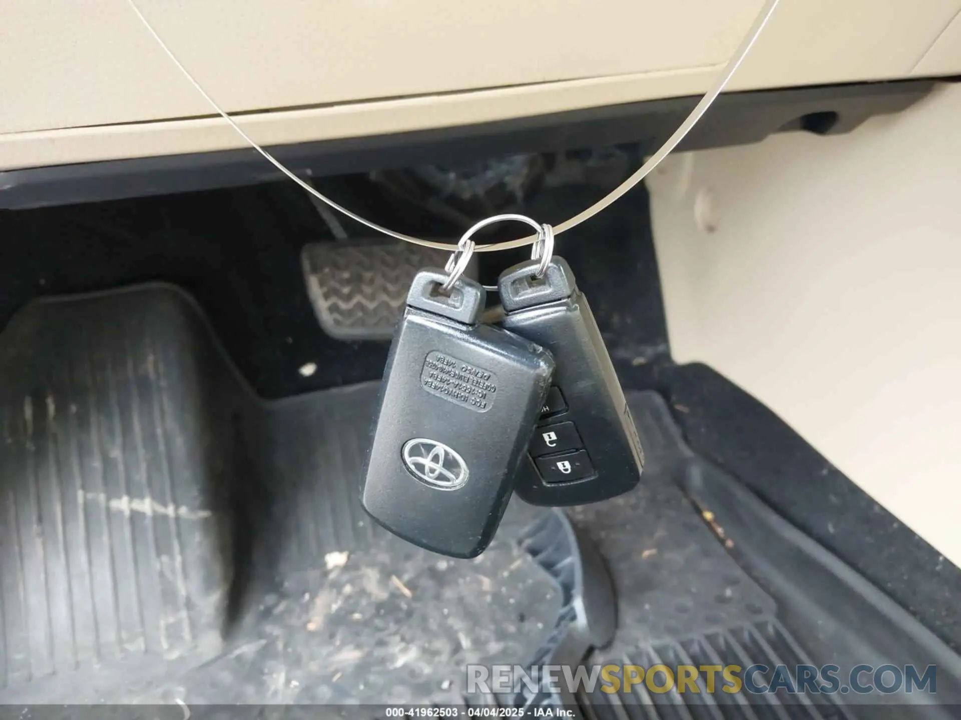 11 Photograph of a damaged car 5TDJZRFH3KS583546 TOYOTA HIGHLANDER 2019