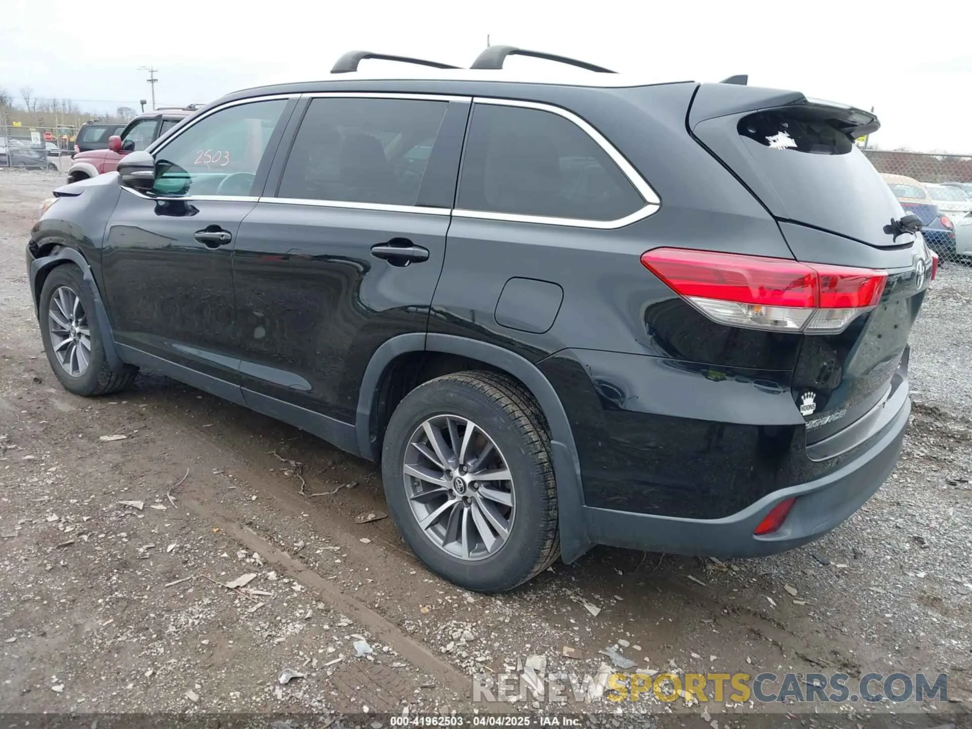 3 Photograph of a damaged car 5TDJZRFH3KS583546 TOYOTA HIGHLANDER 2019