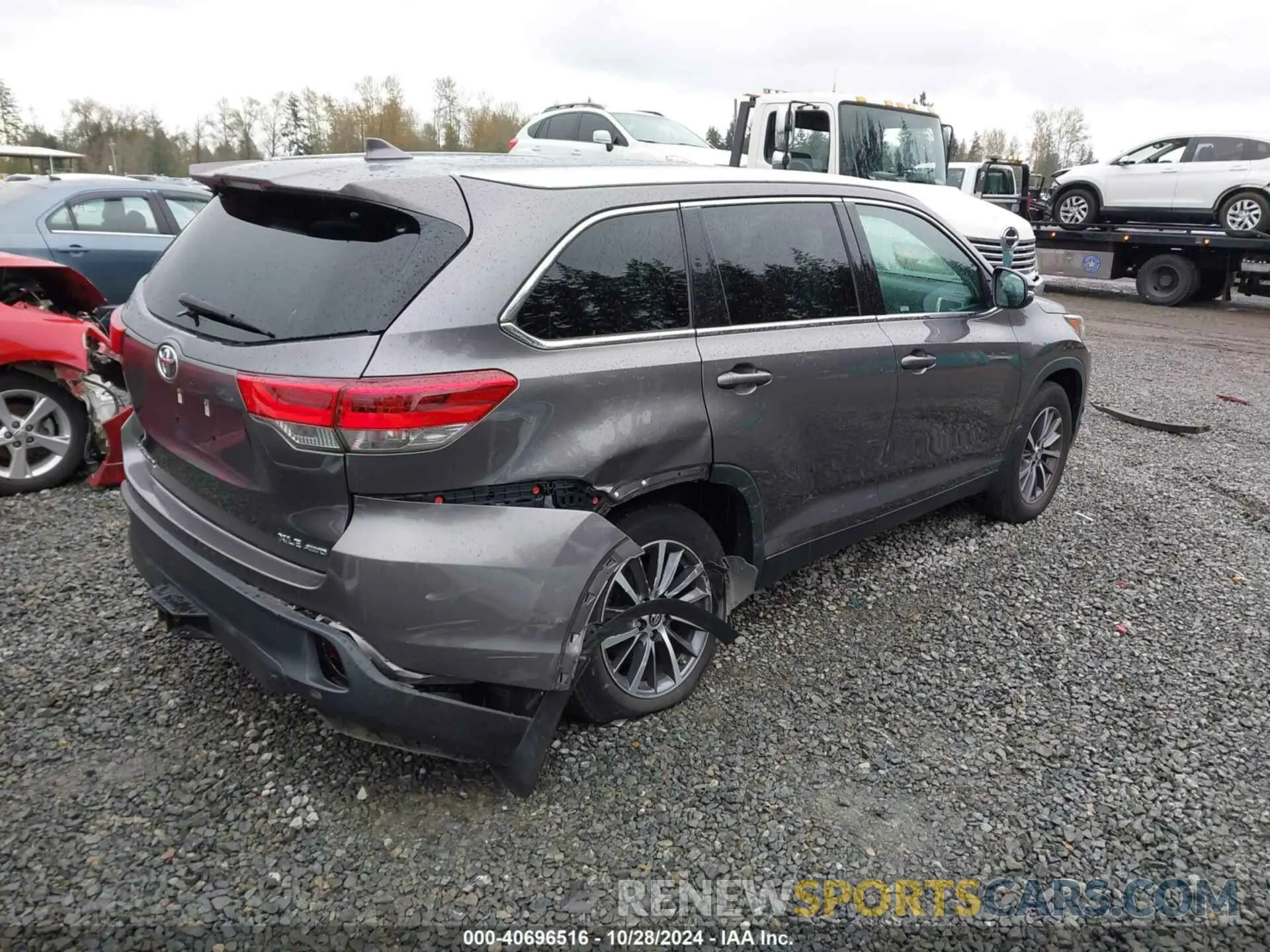 4 Photograph of a damaged car 5TDJZRFH3KS588603 TOYOTA HIGHLANDER 2019