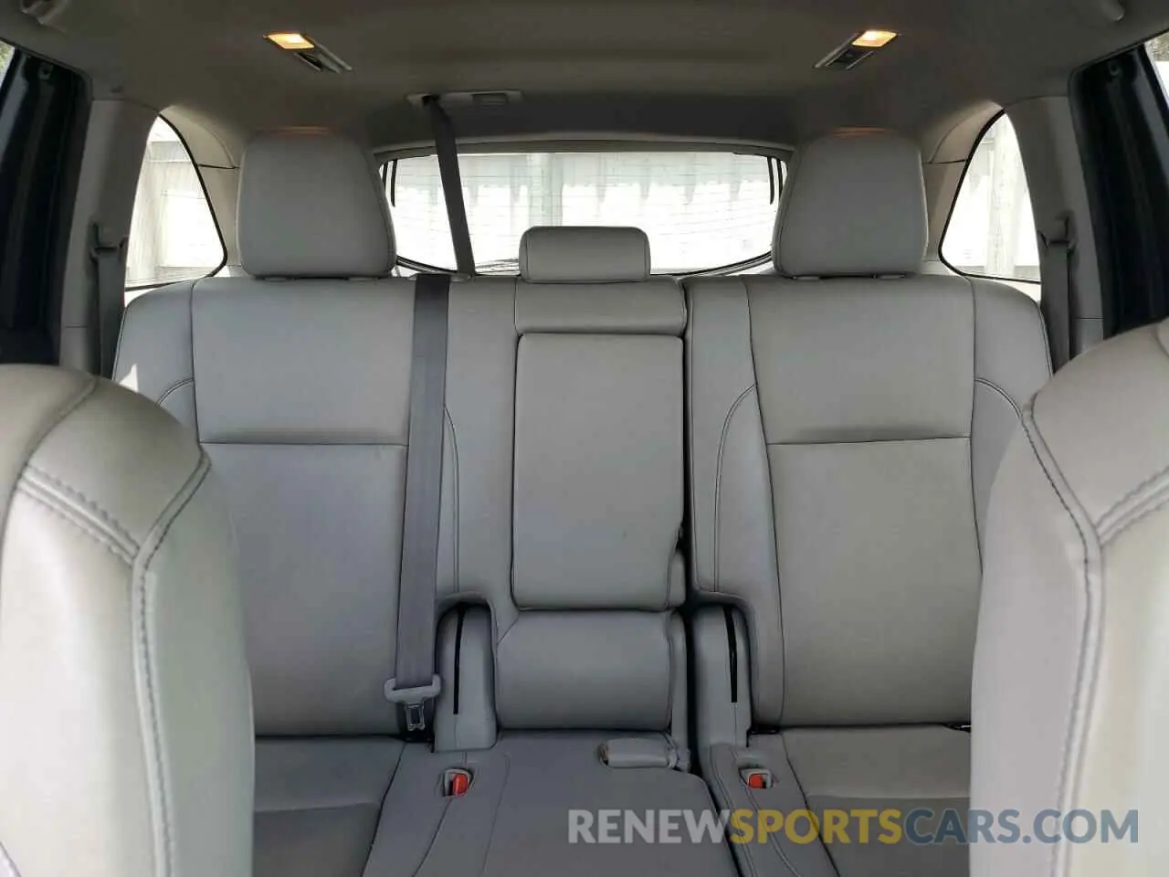 10 Photograph of a damaged car 5TDJZRFH3KS591047 TOYOTA HIGHLANDER 2019