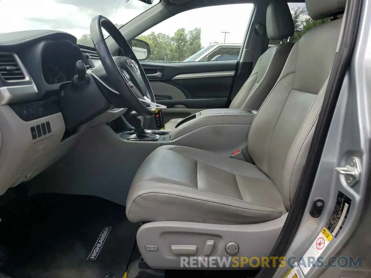 7 Photograph of a damaged car 5TDJZRFH3KS591047 TOYOTA HIGHLANDER 2019