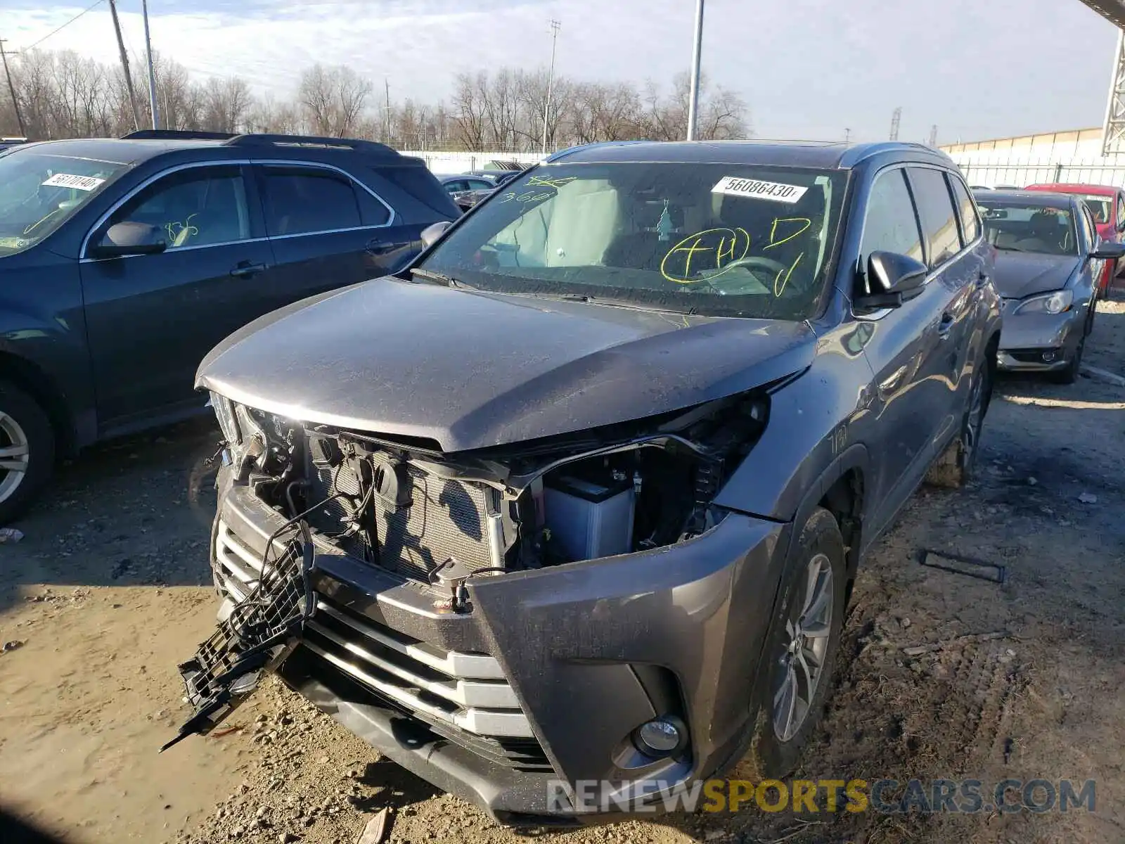 2 Photograph of a damaged car 5TDJZRFH3KS592148 TOYOTA HIGHLANDER 2019