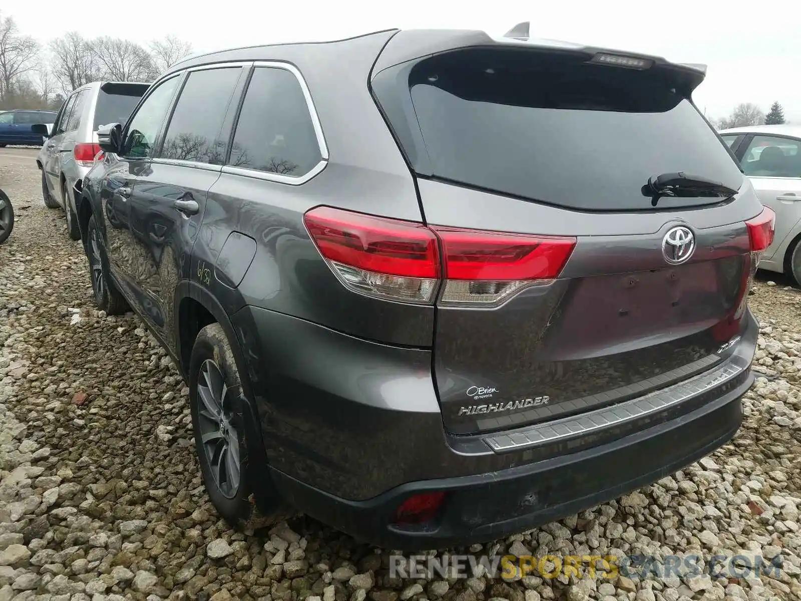 3 Photograph of a damaged car 5TDJZRFH3KS592148 TOYOTA HIGHLANDER 2019