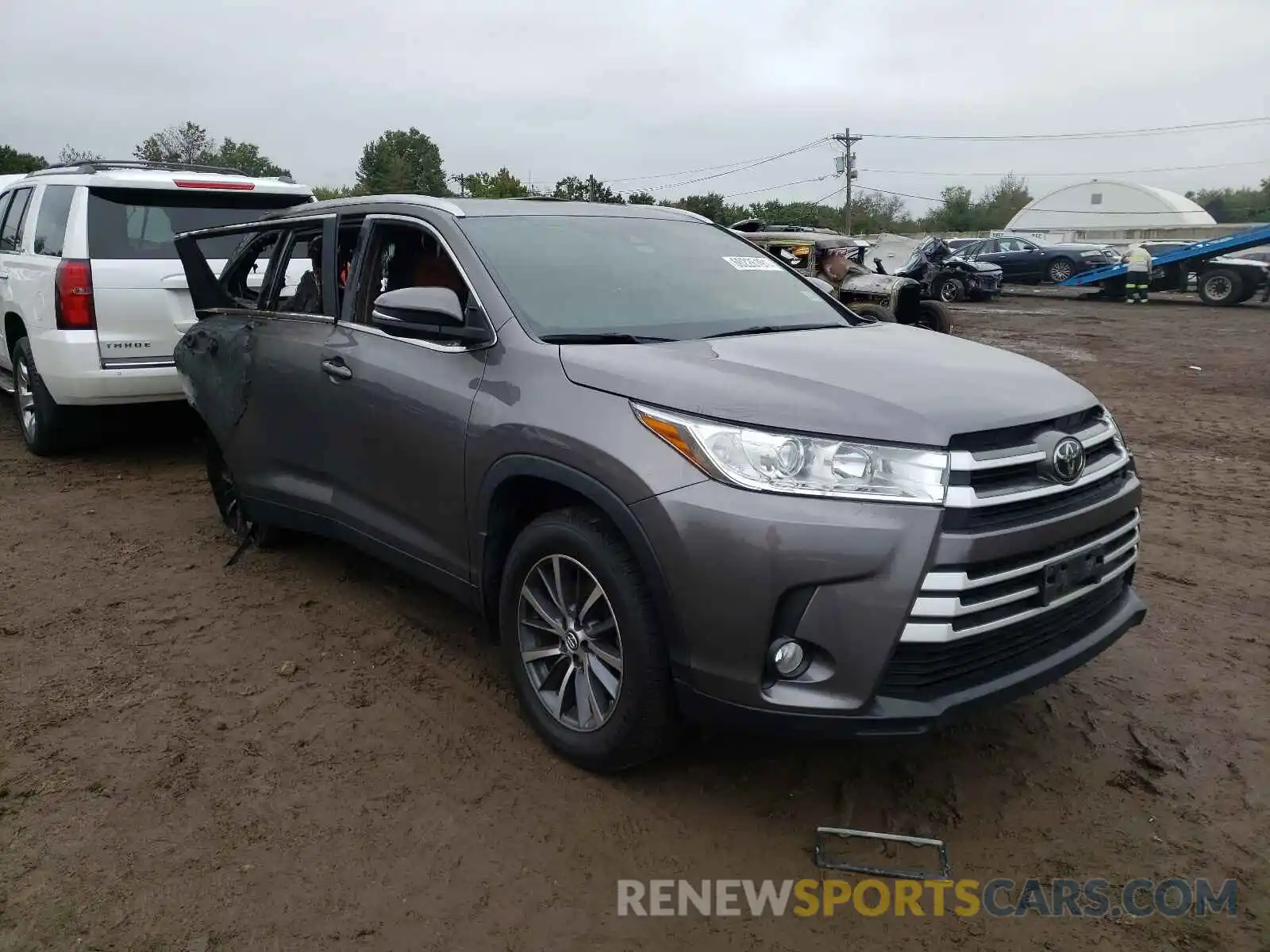 1 Photograph of a damaged car 5TDJZRFH3KS594711 TOYOTA HIGHLANDER 2019