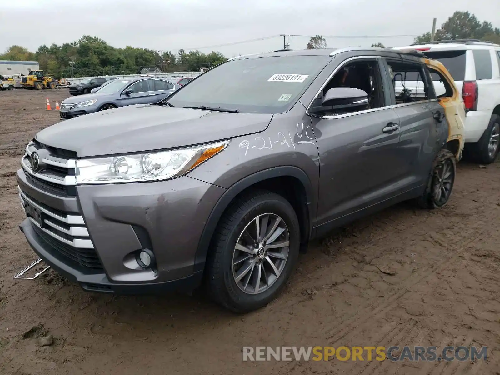 2 Photograph of a damaged car 5TDJZRFH3KS594711 TOYOTA HIGHLANDER 2019