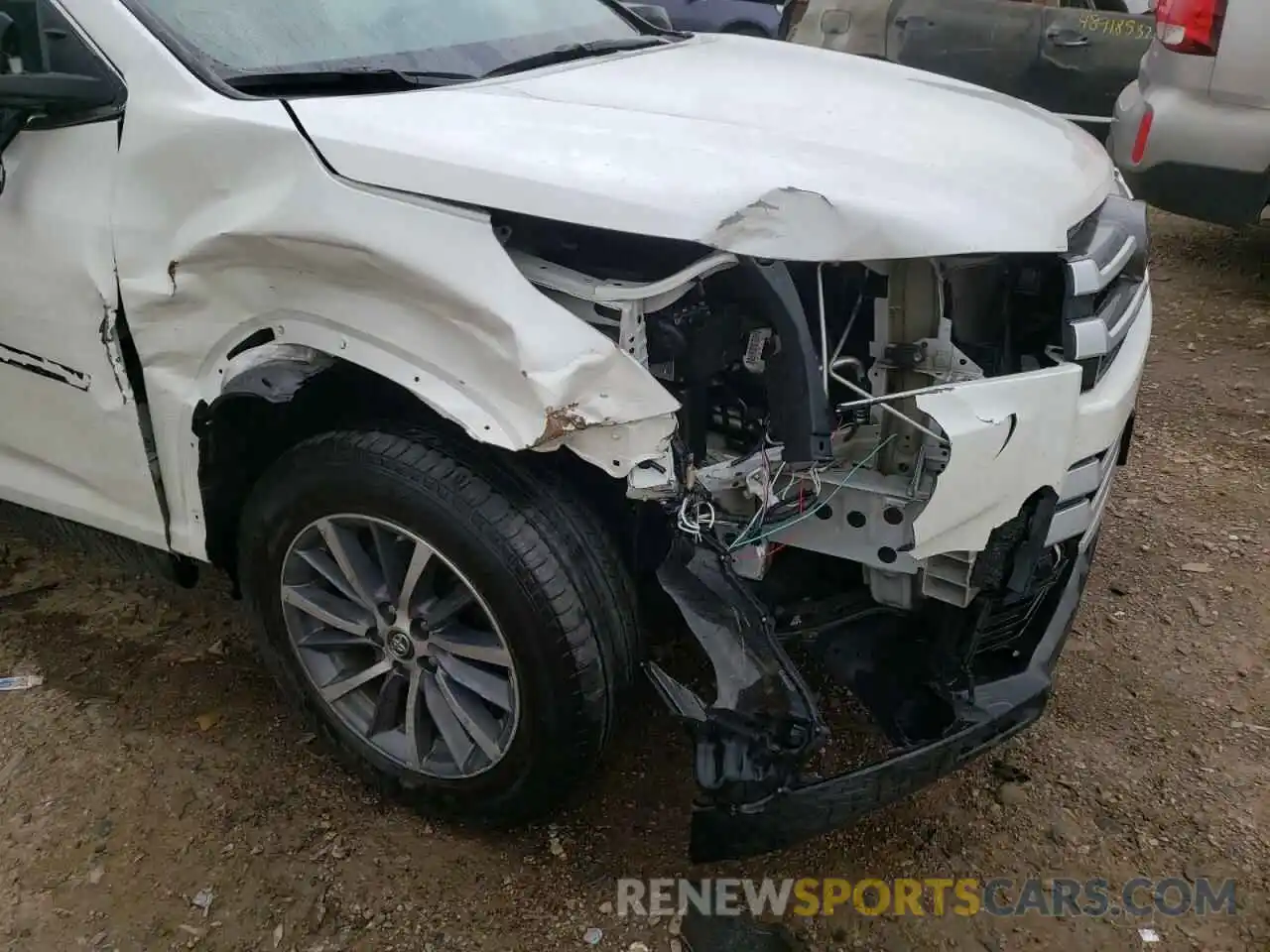 9 Photograph of a damaged car 5TDJZRFH3KS596328 TOYOTA HIGHLANDER 2019