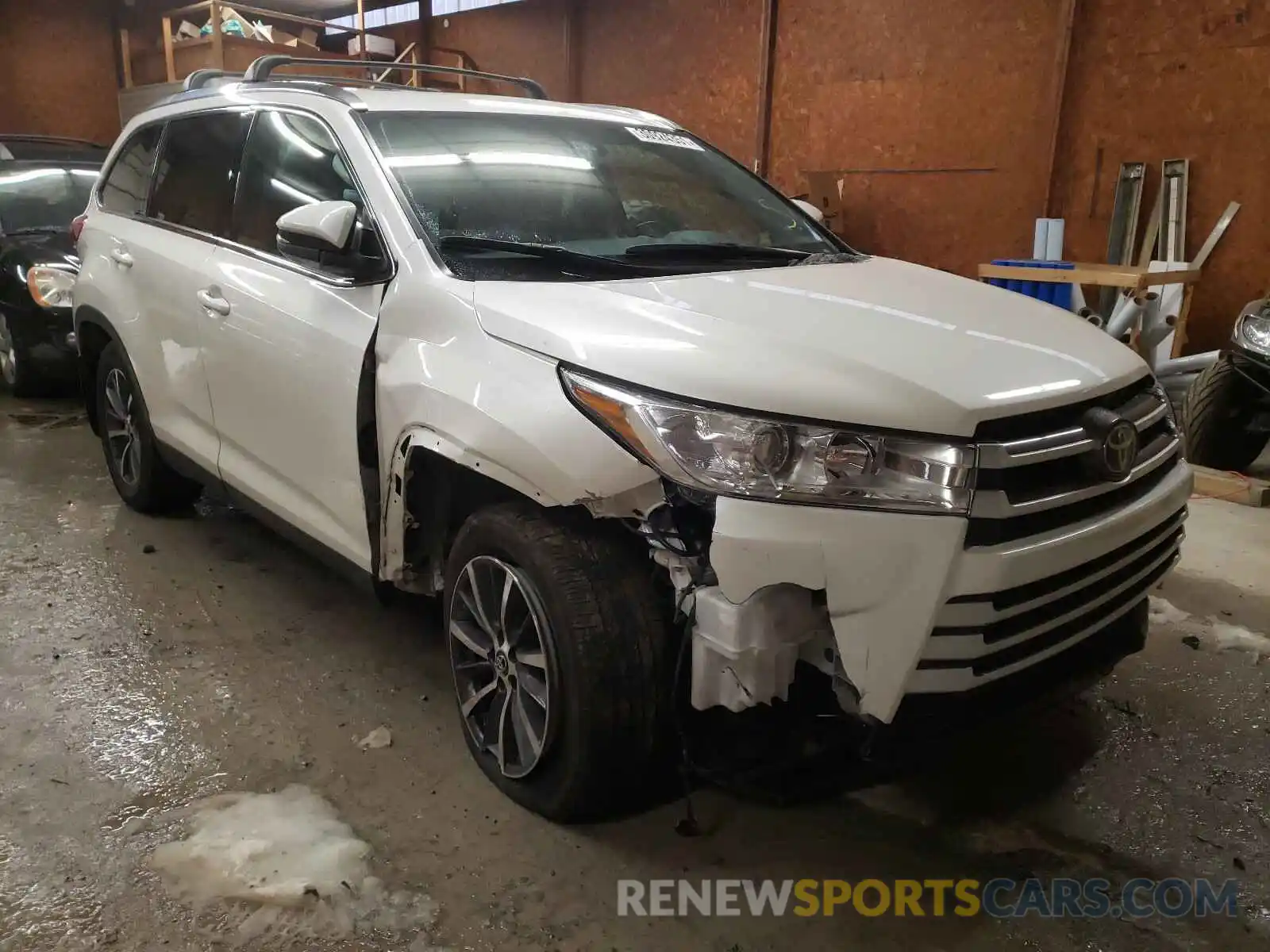 1 Photograph of a damaged car 5TDJZRFH3KS596457 TOYOTA HIGHLANDER 2019