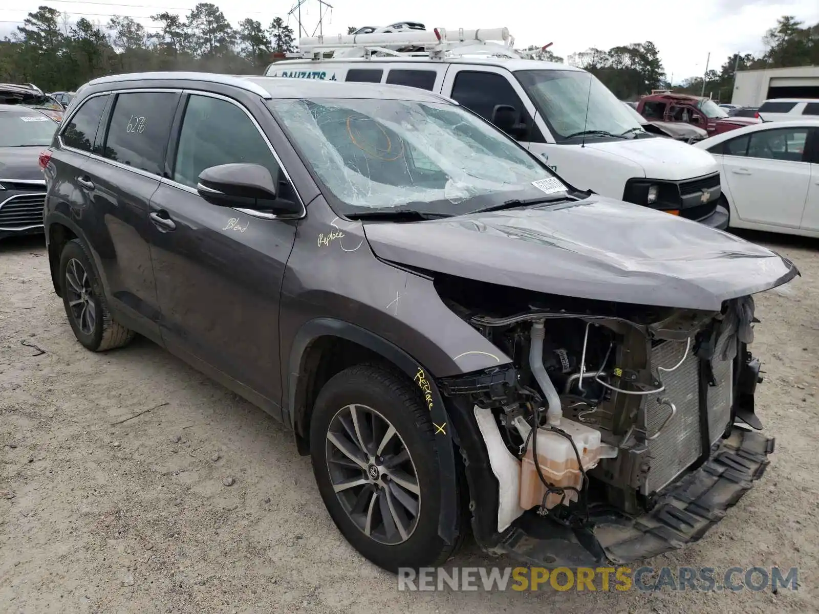 1 Photograph of a damaged car 5TDJZRFH3KS601219 TOYOTA HIGHLANDER 2019