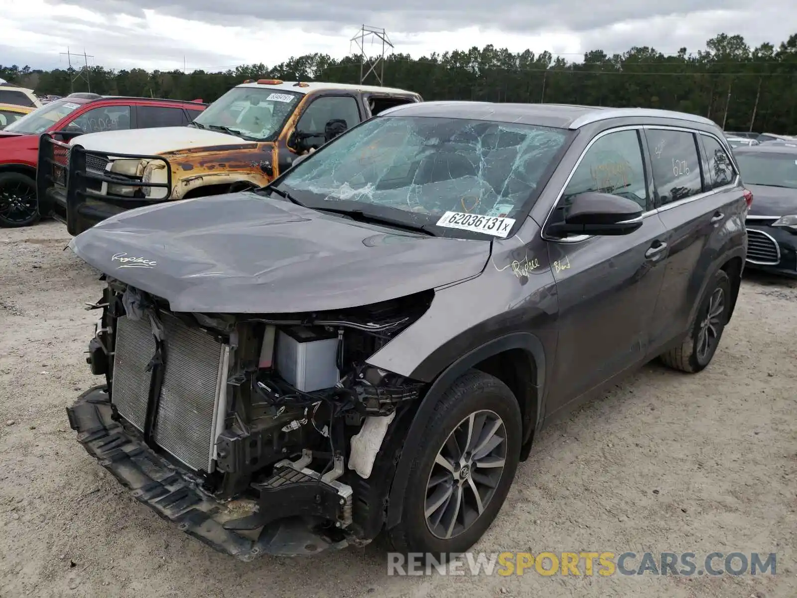 2 Photograph of a damaged car 5TDJZRFH3KS601219 TOYOTA HIGHLANDER 2019