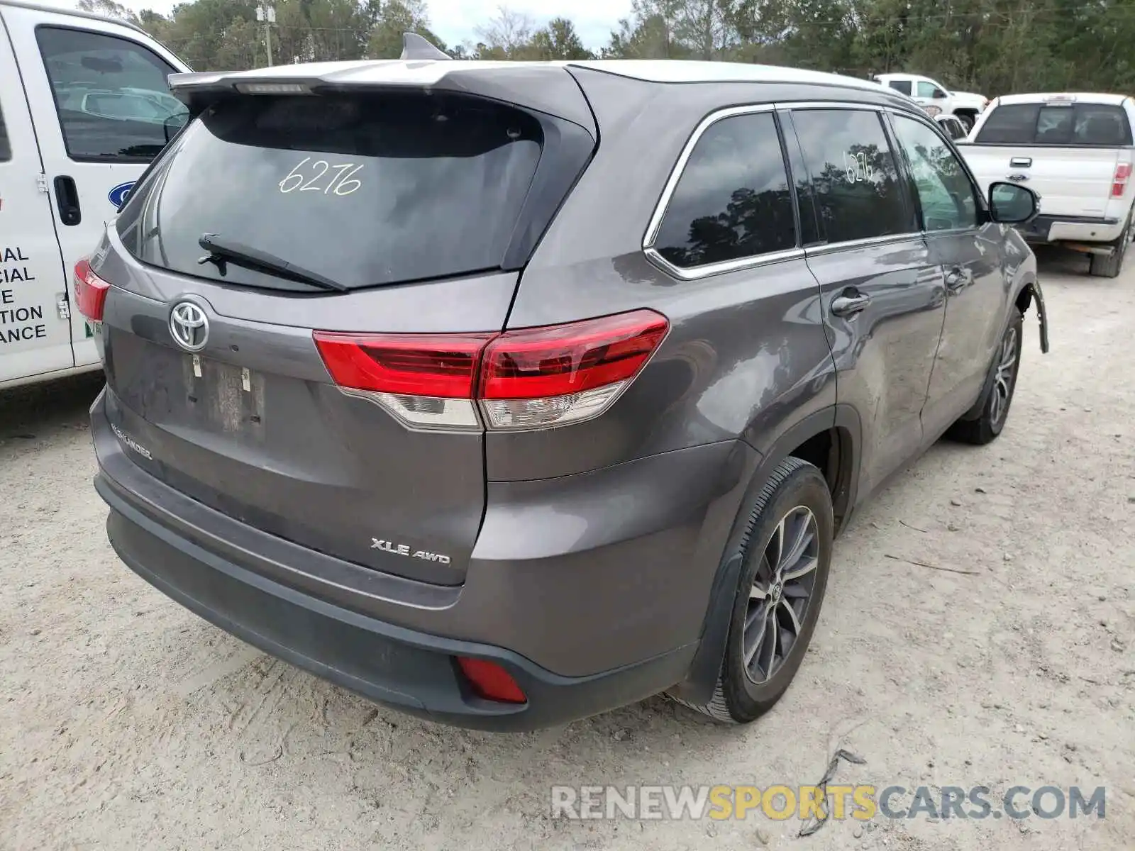 4 Photograph of a damaged car 5TDJZRFH3KS601219 TOYOTA HIGHLANDER 2019