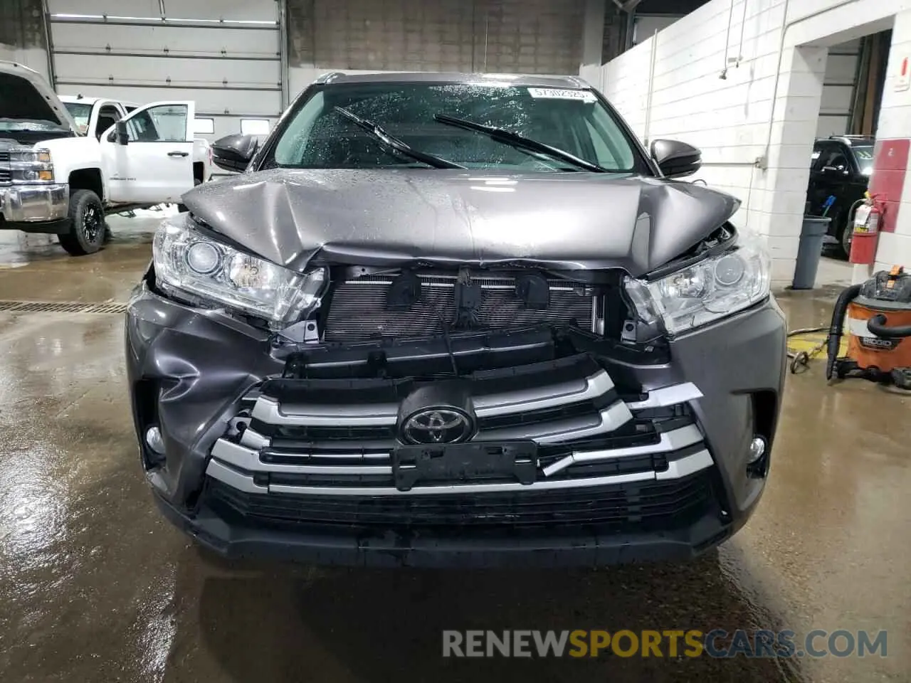 5 Photograph of a damaged car 5TDJZRFH3KS604413 TOYOTA HIGHLANDER 2019