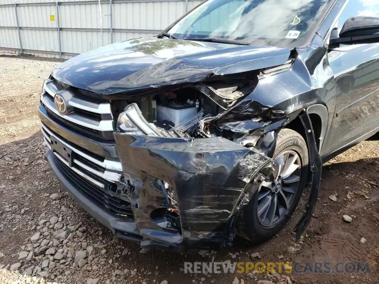 9 Photograph of a damaged car 5TDJZRFH3KS608249 TOYOTA HIGHLANDER 2019