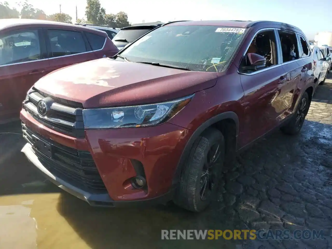 1 Photograph of a damaged car 5TDJZRFH3KS608512 TOYOTA HIGHLANDER 2019