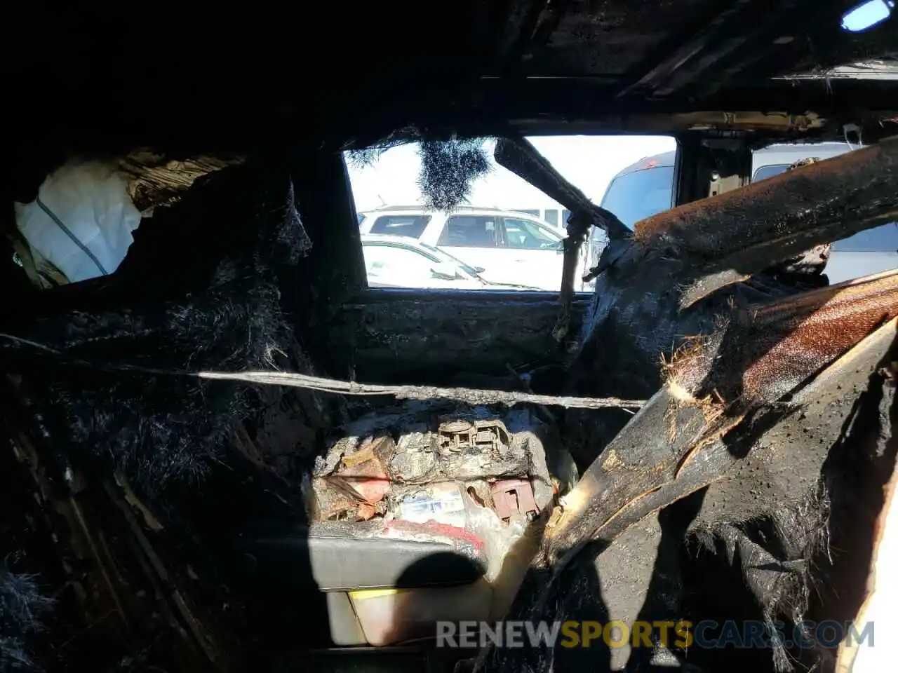 10 Photograph of a damaged car 5TDJZRFH3KS608512 TOYOTA HIGHLANDER 2019