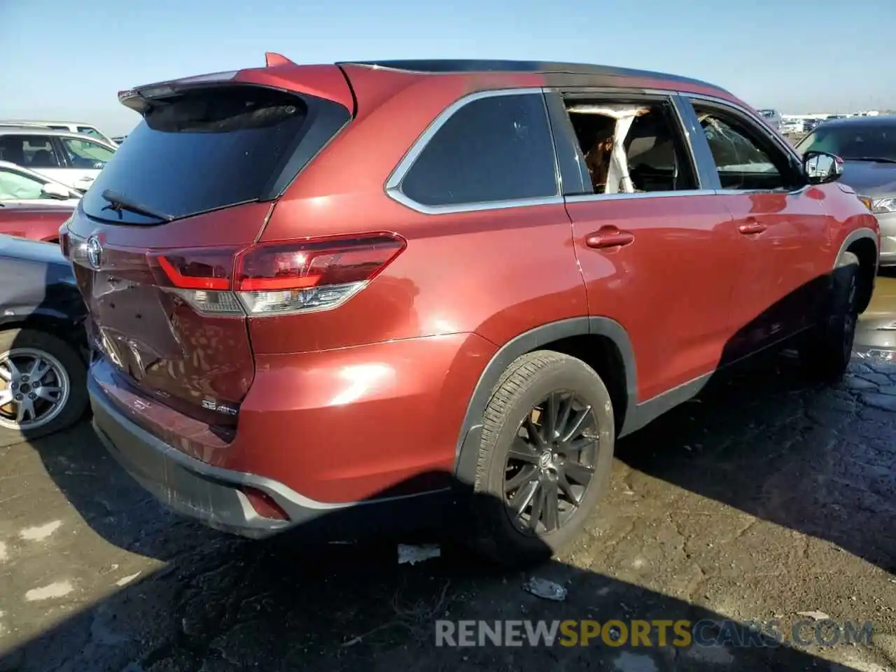 3 Photograph of a damaged car 5TDJZRFH3KS608512 TOYOTA HIGHLANDER 2019