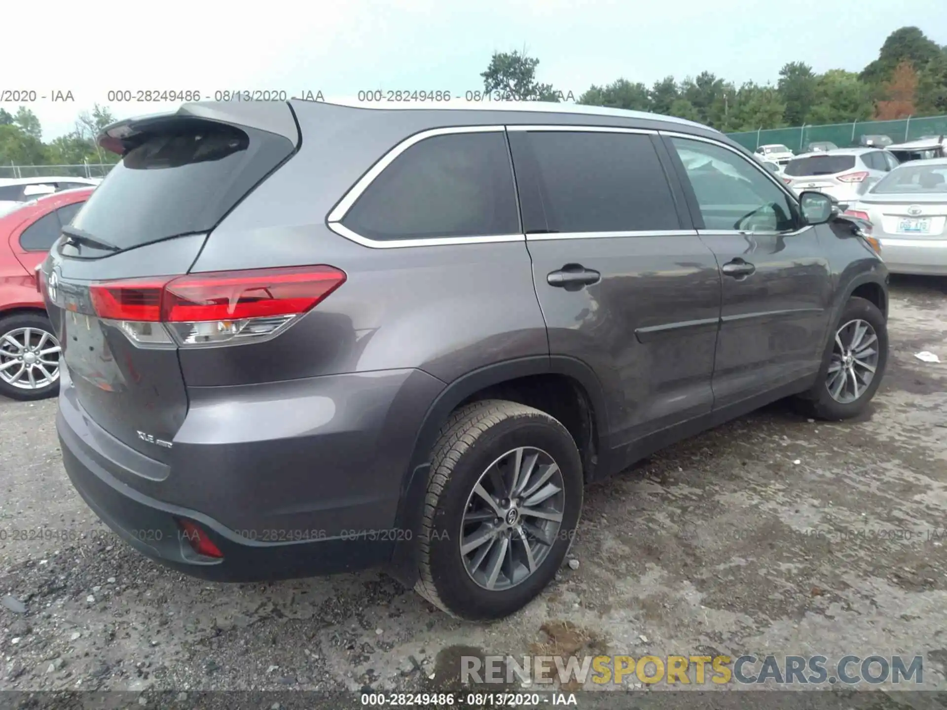 4 Photograph of a damaged car 5TDJZRFH3KS611250 TOYOTA HIGHLANDER 2019