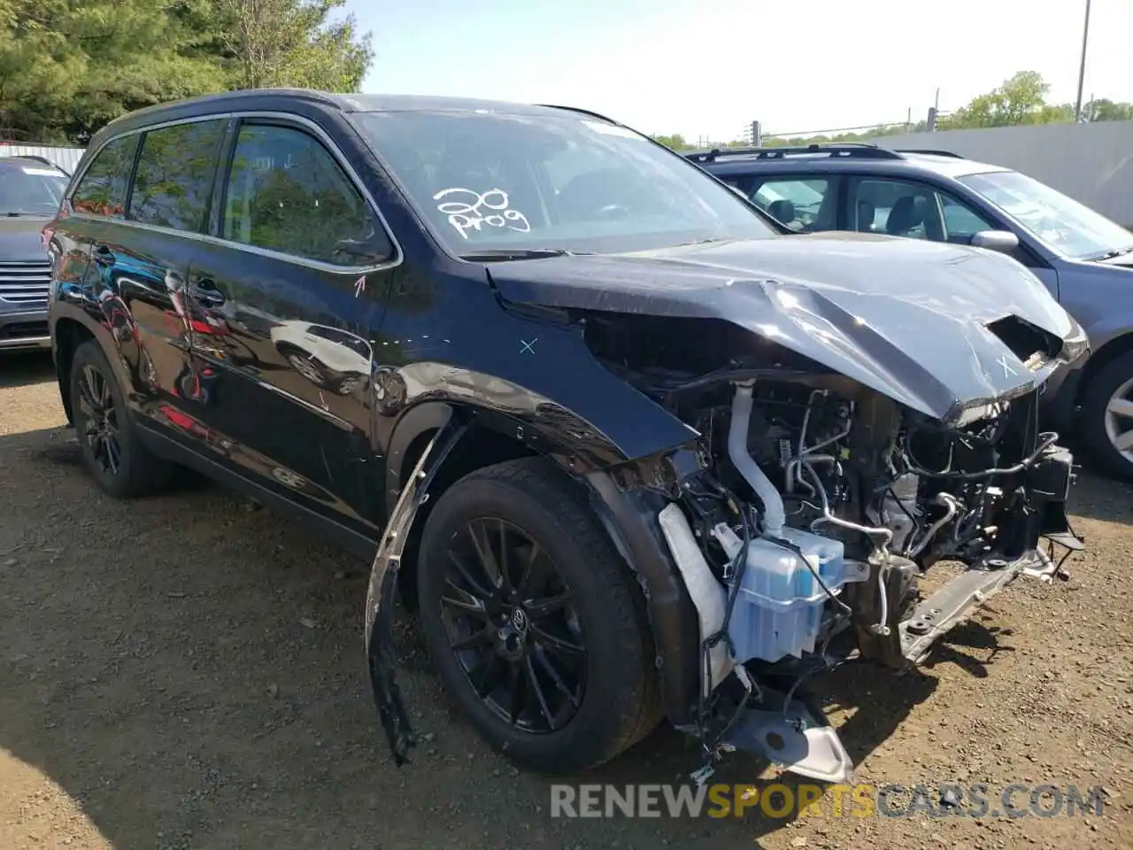 1 Photograph of a damaged car 5TDJZRFH3KS611779 TOYOTA HIGHLANDER 2019