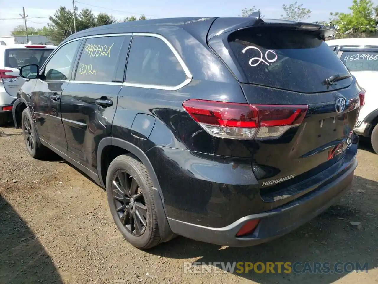 3 Photograph of a damaged car 5TDJZRFH3KS611779 TOYOTA HIGHLANDER 2019