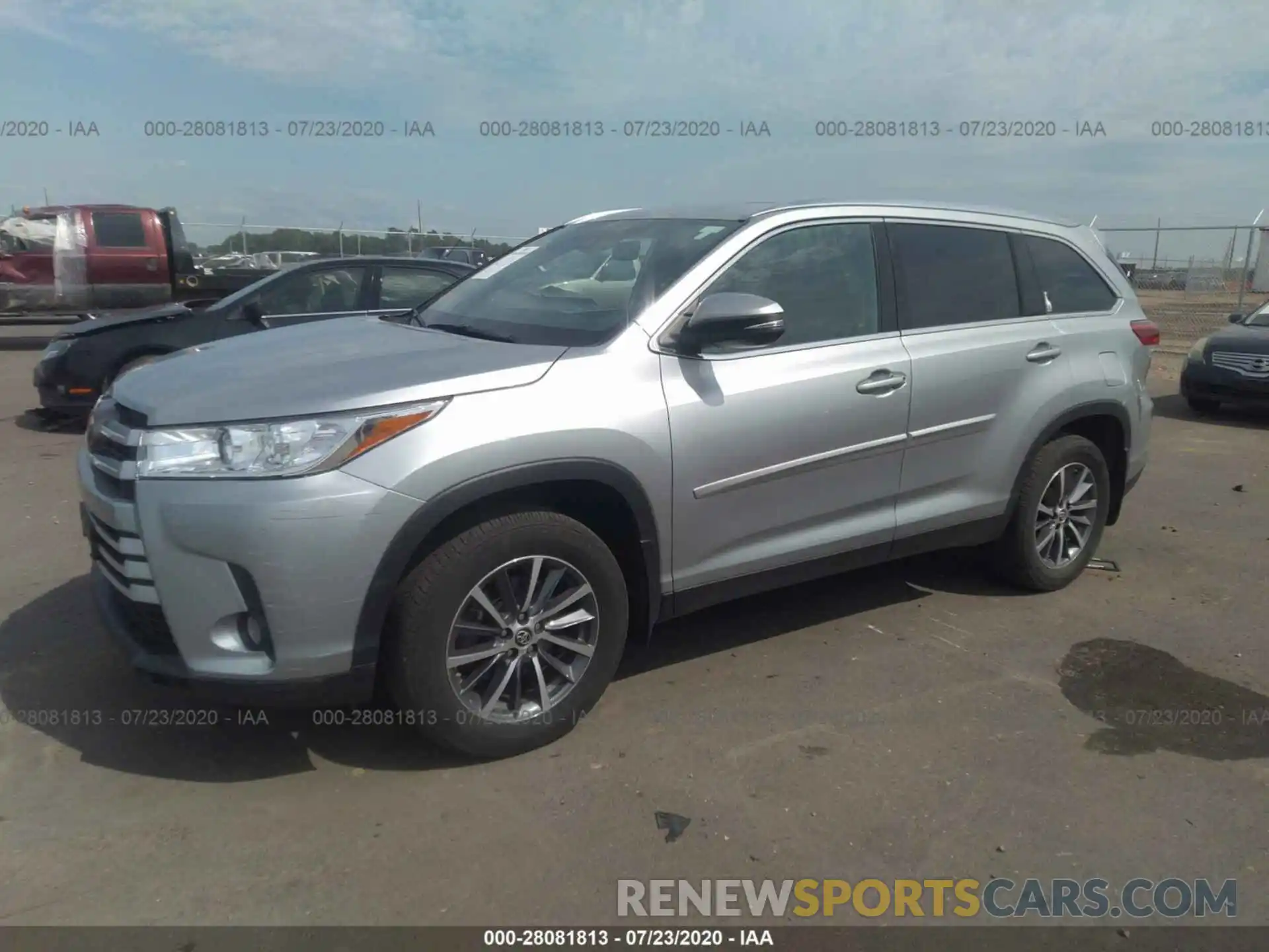 2 Photograph of a damaged car 5TDJZRFH3KS611961 TOYOTA HIGHLANDER 2019