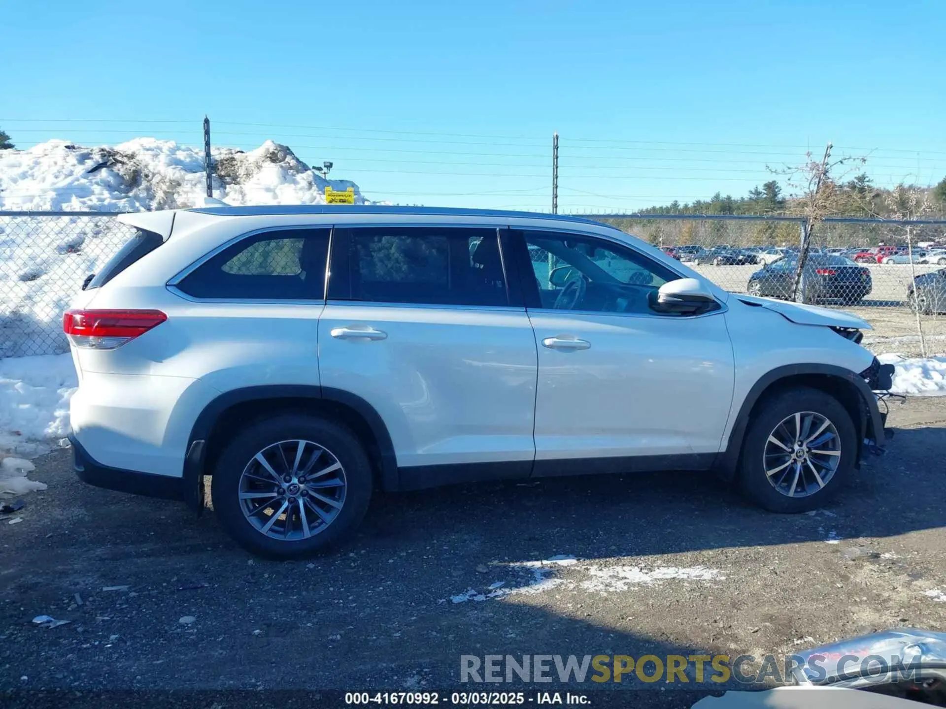 14 Photograph of a damaged car 5TDJZRFH3KS613063 TOYOTA HIGHLANDER 2019