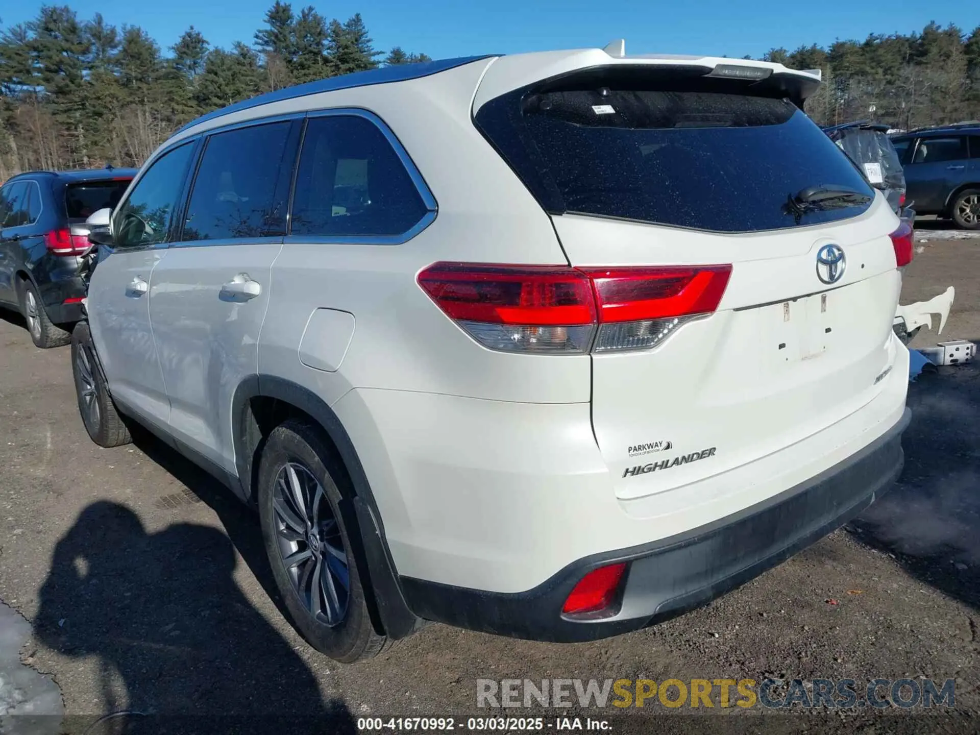 3 Photograph of a damaged car 5TDJZRFH3KS613063 TOYOTA HIGHLANDER 2019