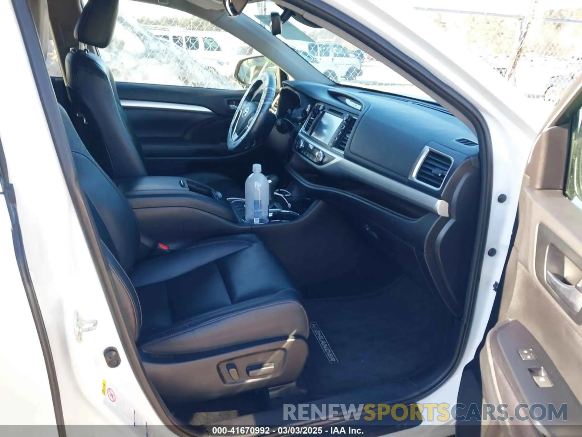 5 Photograph of a damaged car 5TDJZRFH3KS613063 TOYOTA HIGHLANDER 2019