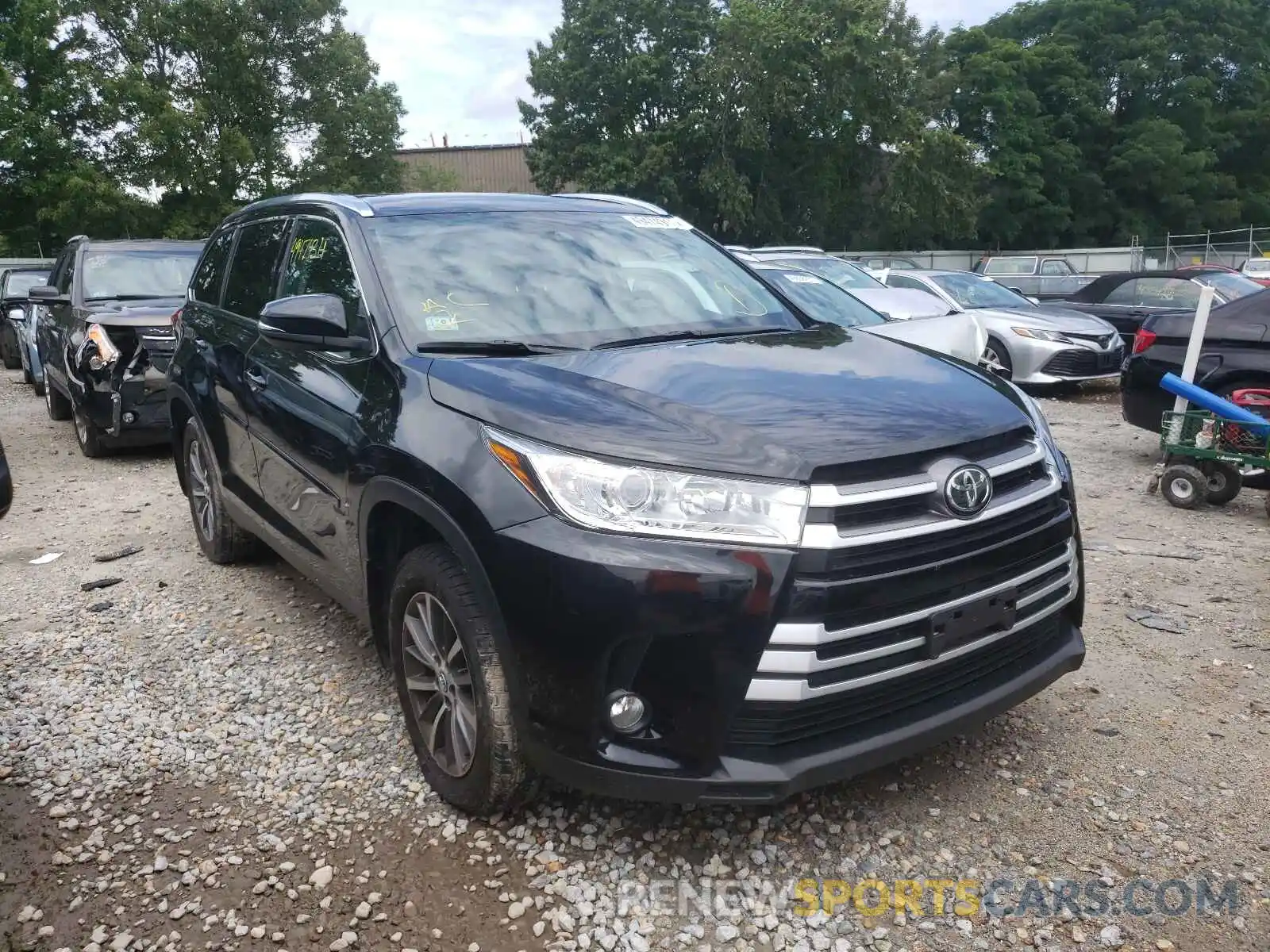 1 Photograph of a damaged car 5TDJZRFH3KS614729 TOYOTA HIGHLANDER 2019