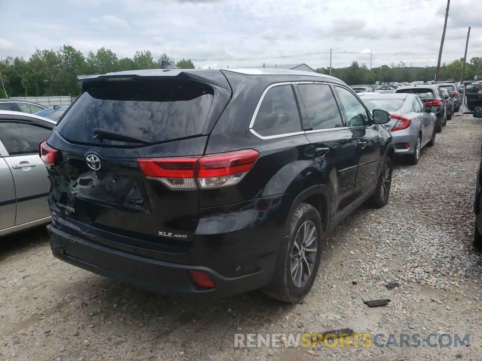 4 Photograph of a damaged car 5TDJZRFH3KS614729 TOYOTA HIGHLANDER 2019