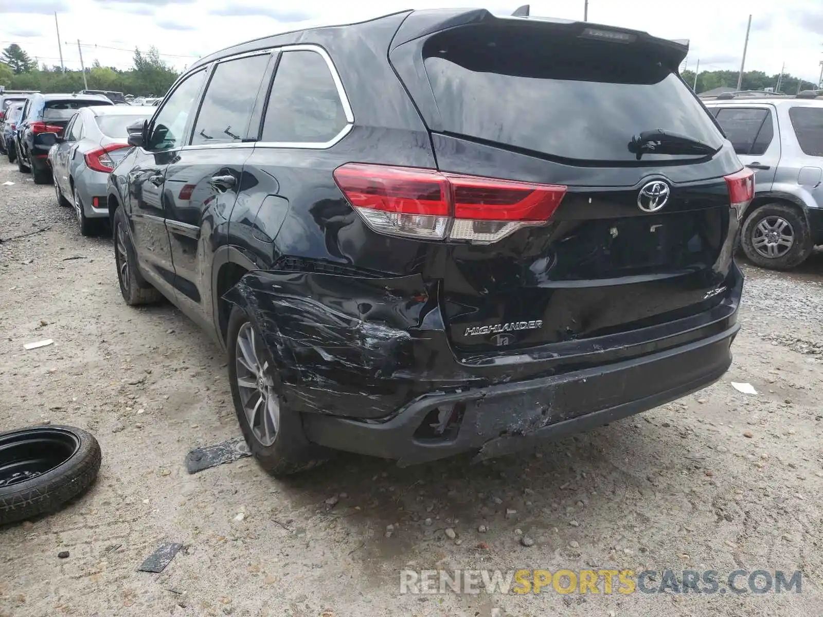 9 Photograph of a damaged car 5TDJZRFH3KS614729 TOYOTA HIGHLANDER 2019