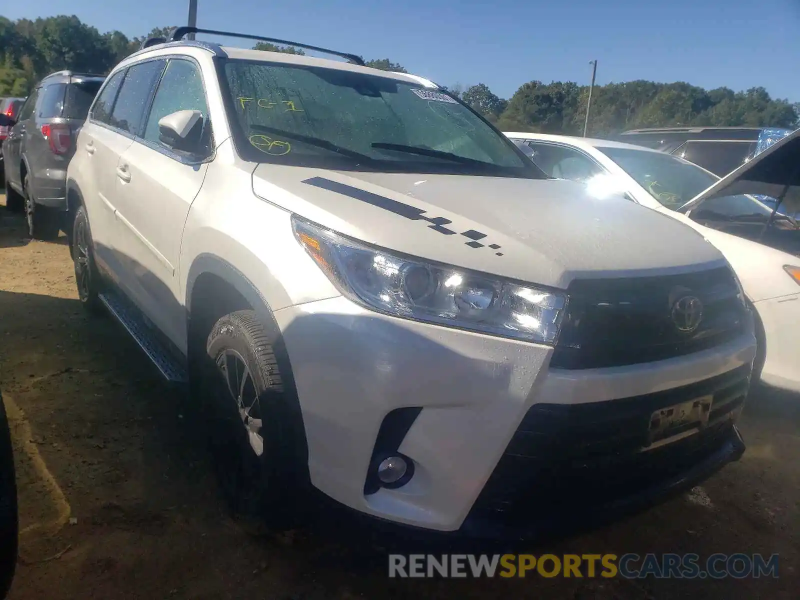 1 Photograph of a damaged car 5TDJZRFH3KS616660 TOYOTA HIGHLANDER 2019