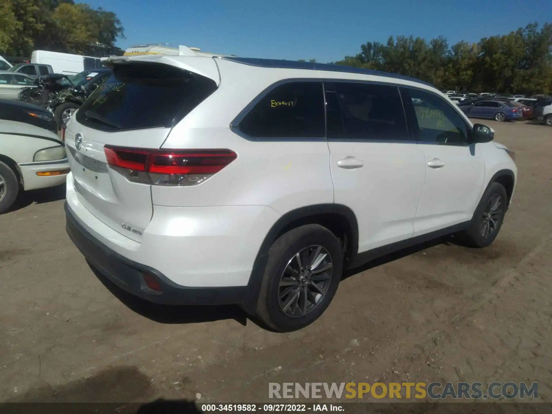 4 Photograph of a damaged car 5TDJZRFH3KS620076 TOYOTA HIGHLANDER 2019