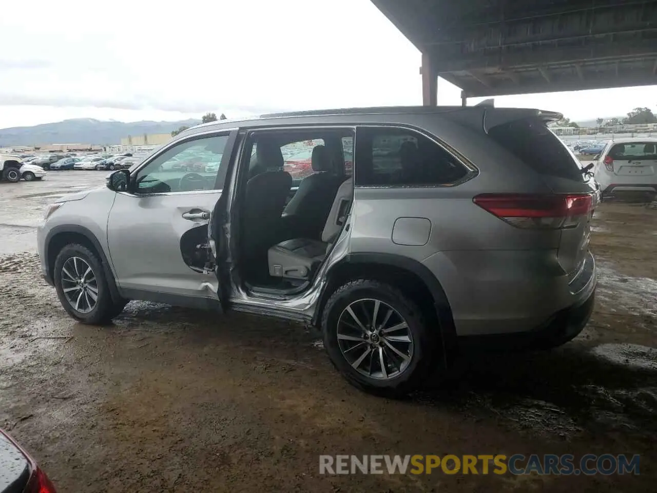 2 Photograph of a damaged car 5TDJZRFH3KS620420 TOYOTA HIGHLANDER 2019