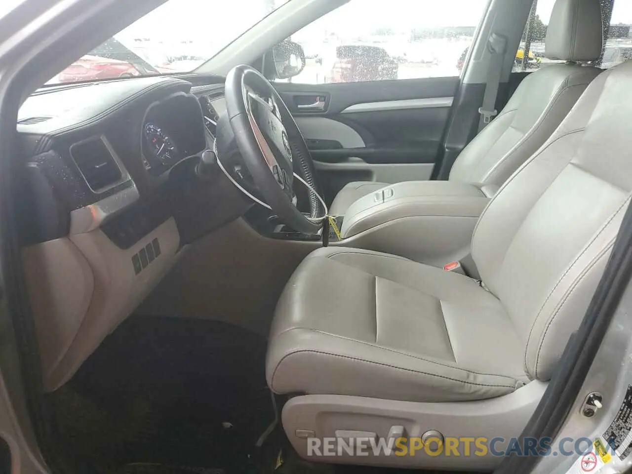 7 Photograph of a damaged car 5TDJZRFH3KS620420 TOYOTA HIGHLANDER 2019