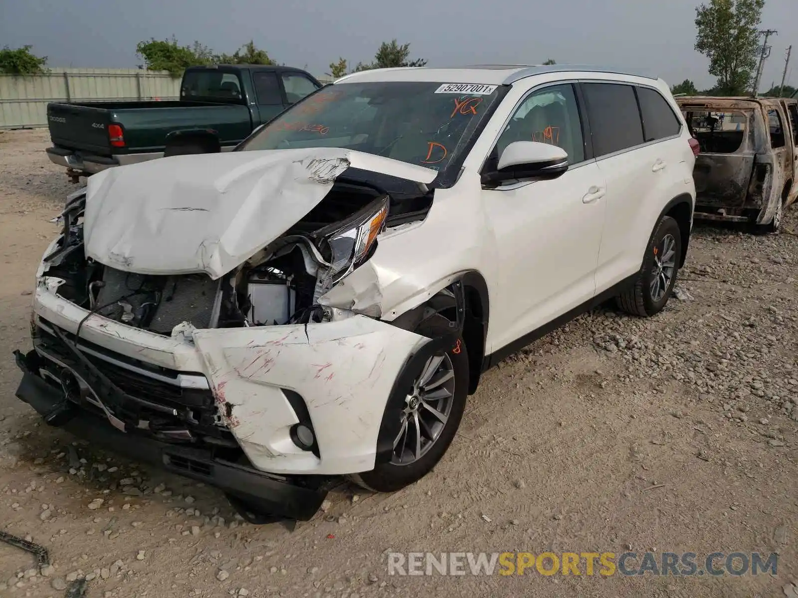 2 Photograph of a damaged car 5TDJZRFH3KS621230 TOYOTA HIGHLANDER 2019